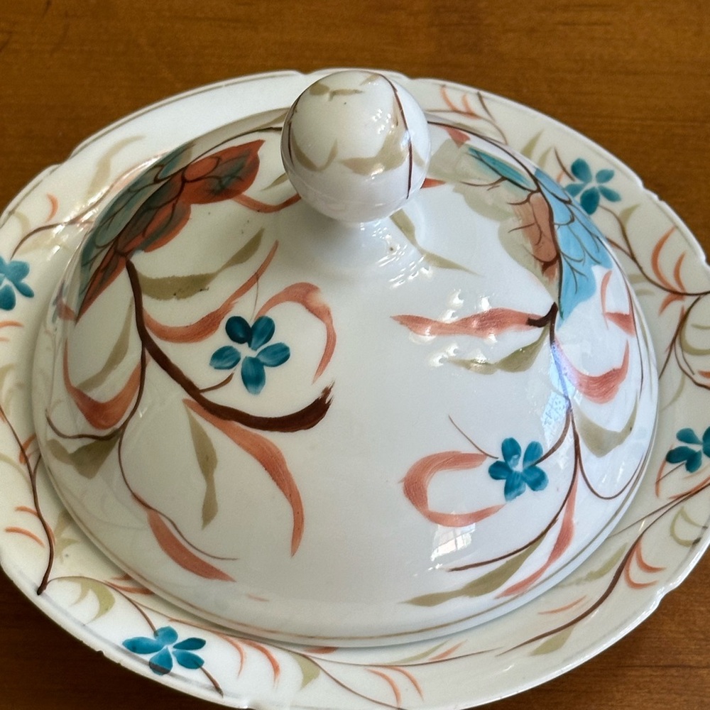 Porcelain Covered Dish - Picture 11 of 12